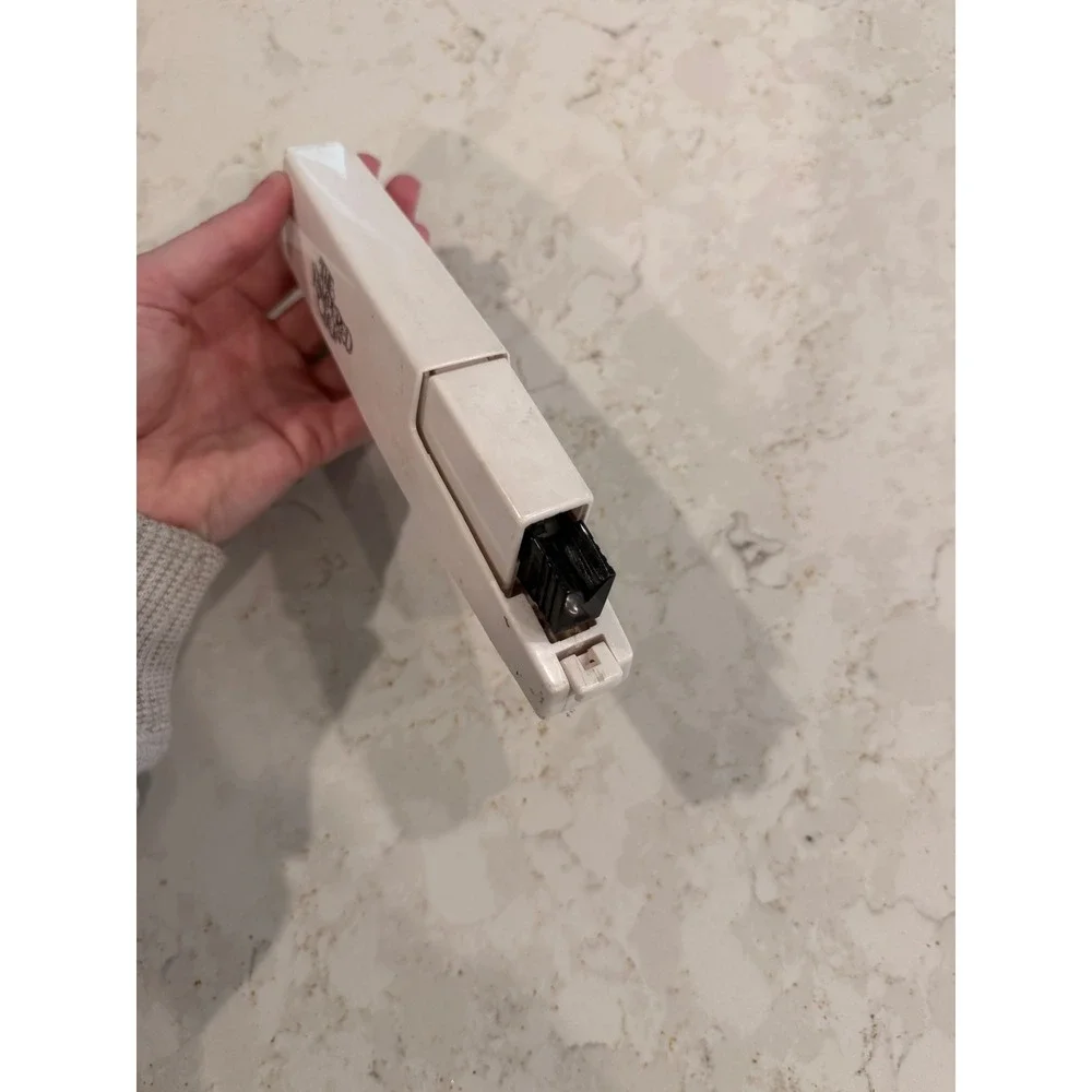 The Pampered Chef Handheld Knife Sharpener 3' Manual Pull Through Tool